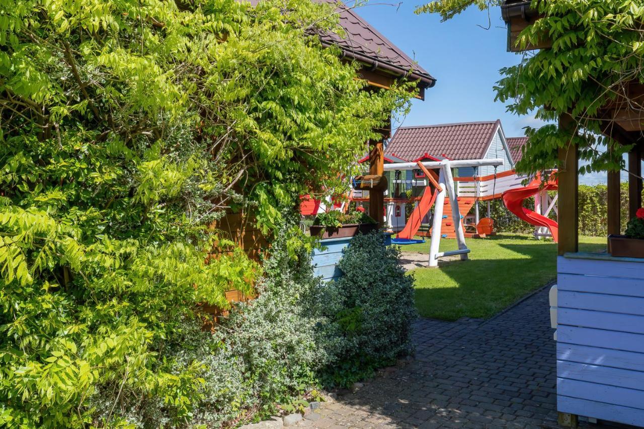 Domki Rekin Podgrzewany Basen Z Brodzikiem Oraz Klimatyzacja Rewal Exterior foto
